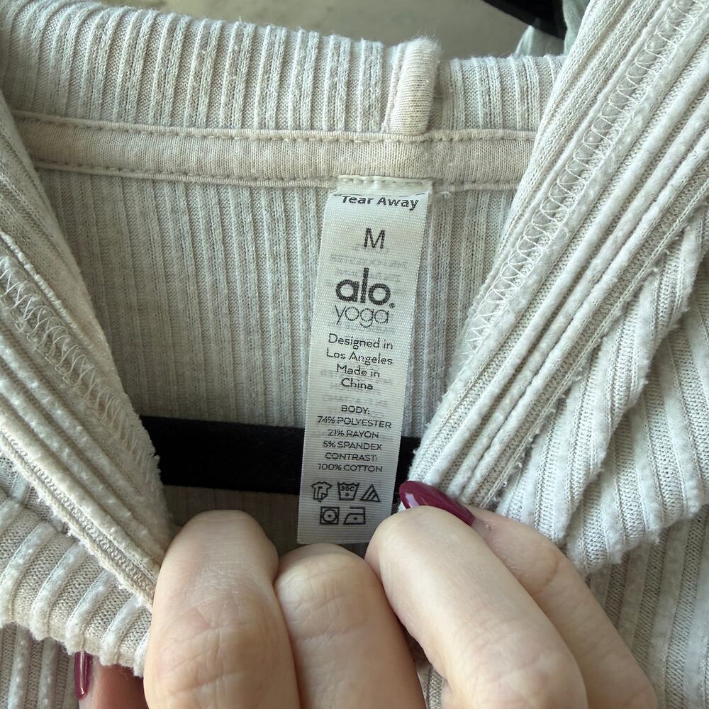 Alo Yoga Muse Set - Picture 4 of 5